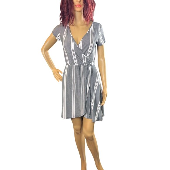 Derek Heart Short Sleeve Surplice Mini Dress Size Small - Picture 2 of 7